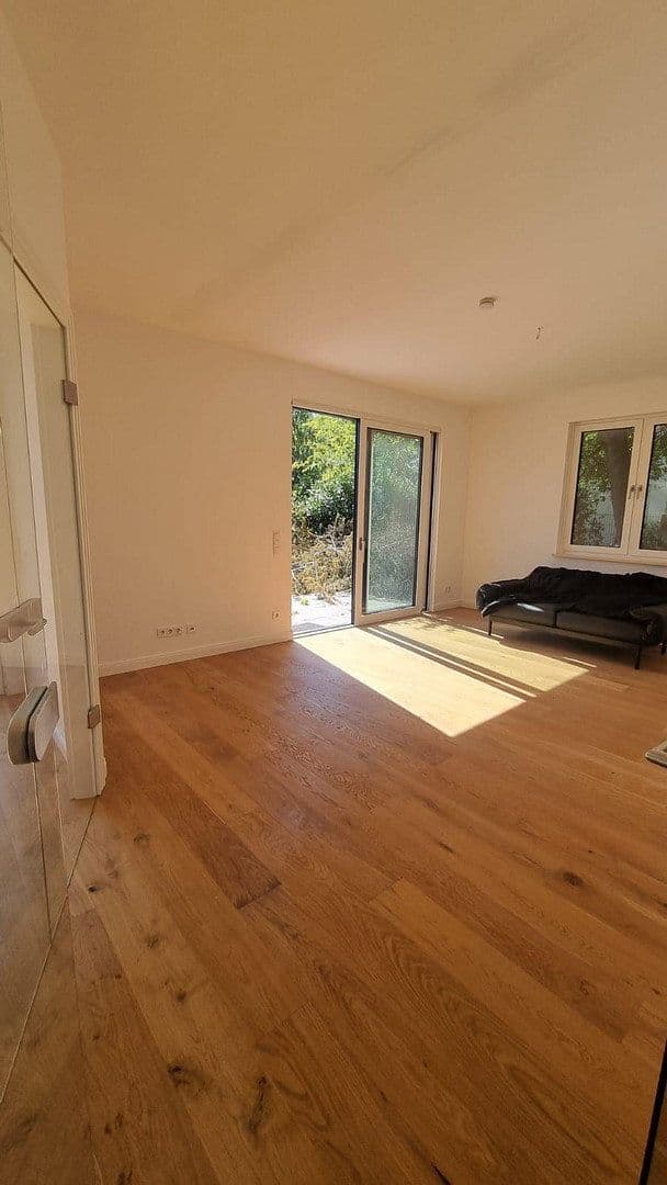 Prenájom bytu 4-izbový 105 m², Berlin, Berlín Prenájom bytu 4-izbový 105 m², Berlin, Berlín