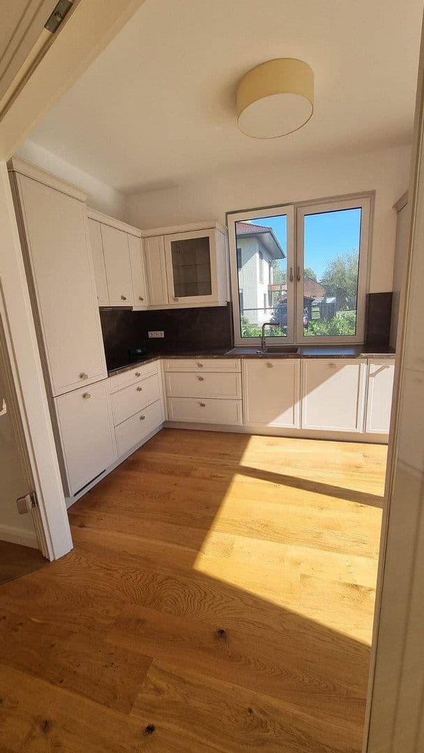 Prenájom bytu 4-izbový 105 m², Berlin, Berlín Prenájom bytu 4-izbový 105 m², Berlin, Berlín