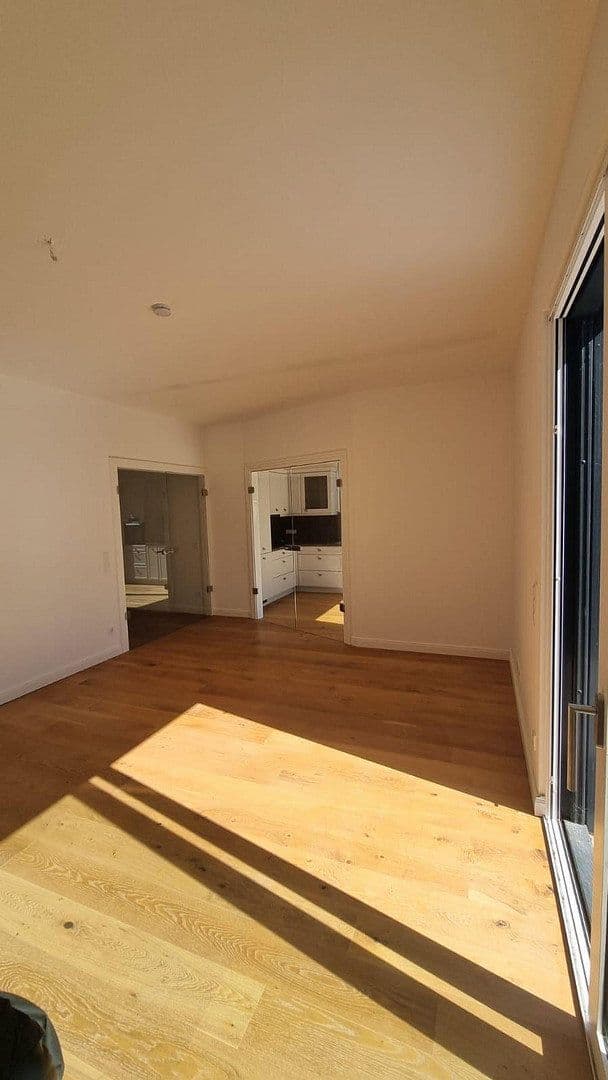 Prenájom bytu 4-izbový 105 m², Berlin, Berlín Prenájom bytu 4-izbový 105 m², Berlin, Berlín