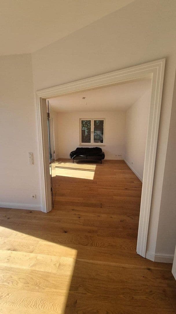 Prenájom bytu 4-izbový 105 m², Berlin, Berlín Prenájom bytu 4-izbový 105 m², Berlin, Berlín