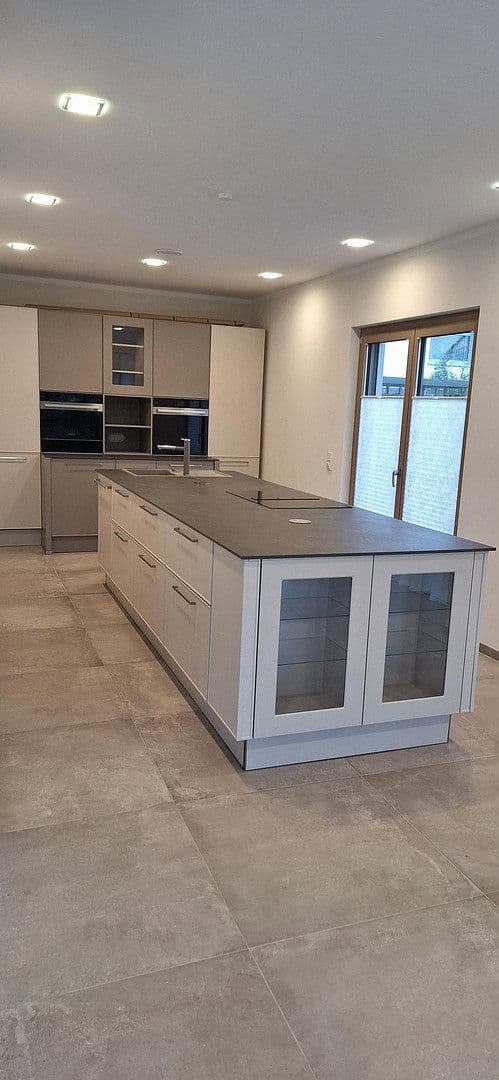 Prenájom domu 201 m², pozemek 436 m², Bad Vilbel, Hesensko Prenájom domu 201 m², pozemek 436 m², Bad Vilbel, Hesensko