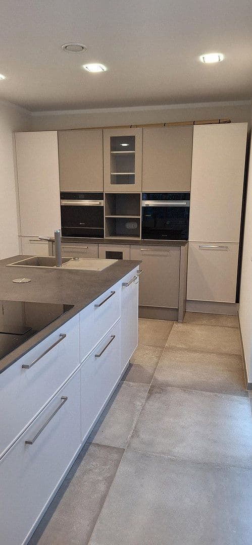 Prenájom domu 201 m², pozemek 436 m², Bad Vilbel, Hesensko Prenájom domu 201 m², pozemek 436 m², Bad Vilbel, Hesensko