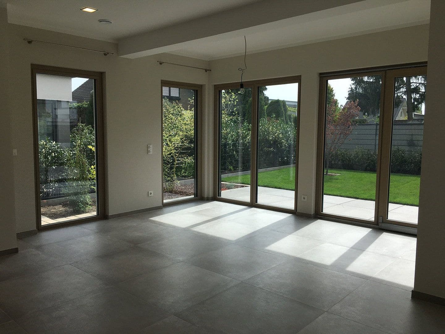 Prenájom domu 201 m², pozemek 436 m², Bad Vilbel, Hesensko Prenájom domu 201 m², pozemek 436 m², Bad Vilbel, Hesensko