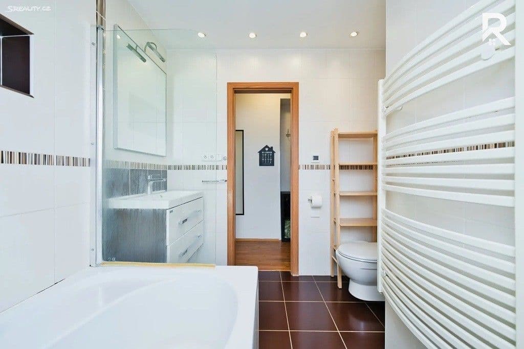 Prenájom bytu 3-izbový 71 m², Znojemská, Hrušovany nad Jevišovkou, Jihomoravský kraj Prenájom bytu 3-izbový 71 m², Znojemská, Hrušovany nad Jevišovkou, Jihomoravský kraj