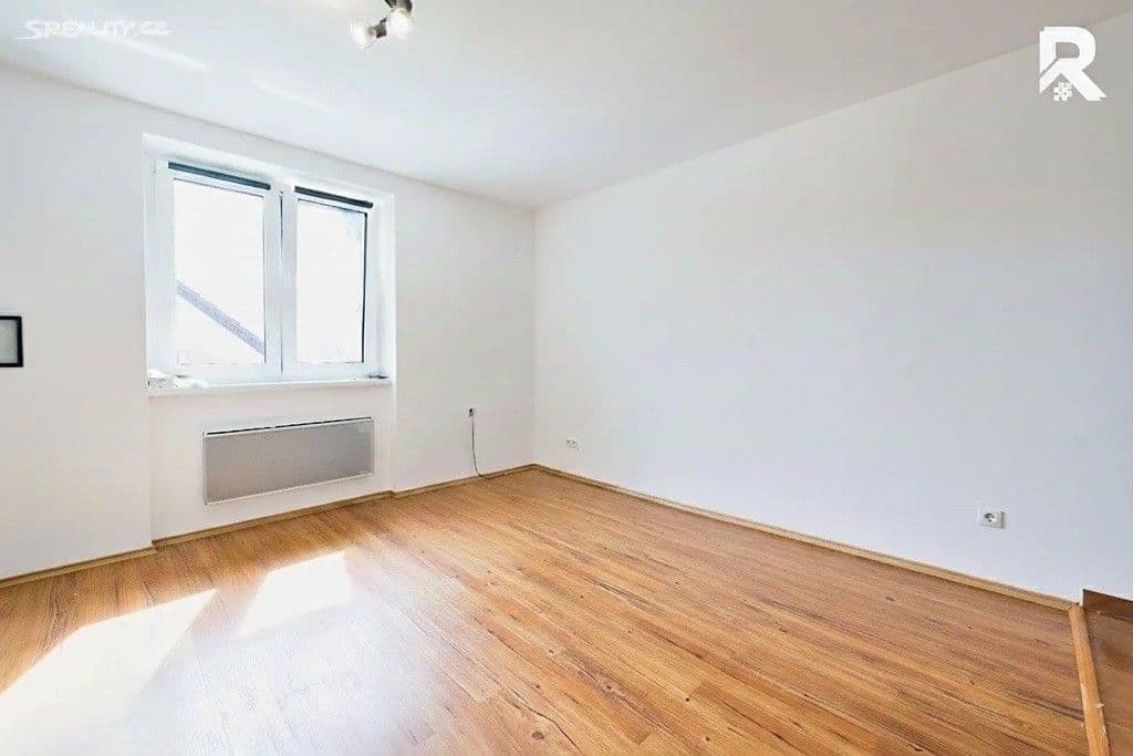 Prenájom bytu 3-izbový 71 m², Znojemská, Hrušovany nad Jevišovkou, Jihomoravský kraj Prenájom bytu 3-izbový 71 m², Znojemská, Hrušovany nad Jevišovkou, Jihomoravský kraj