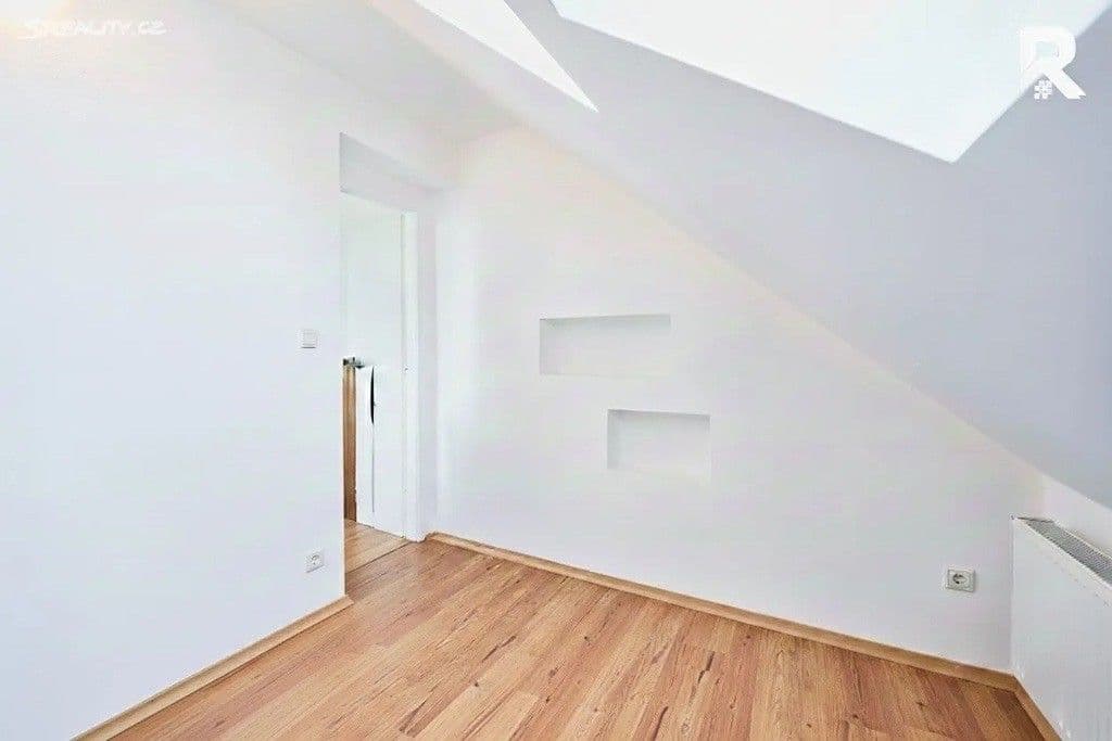 Prenájom bytu 3-izbový 71 m², Znojemská, Hrušovany nad Jevišovkou, Jihomoravský kraj Prenájom bytu 3-izbový 71 m², Znojemská, Hrušovany nad Jevišovkou, Jihomoravský kraj