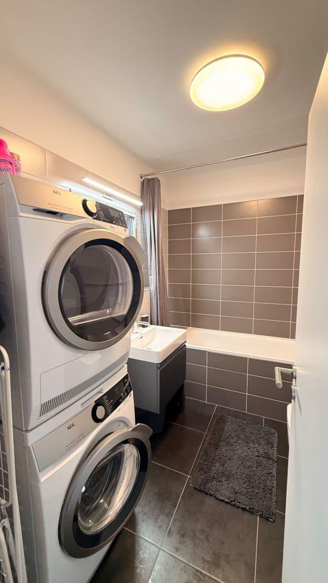 Prenájom bytu 2-izbový 52 m², Pri Hrubej lúke, Dúbravka, Bratislavský kraj Prenájom bytu 2-izbový 52 m², Pri Hrubej lúke, Dúbravka, Bratislavský kraj