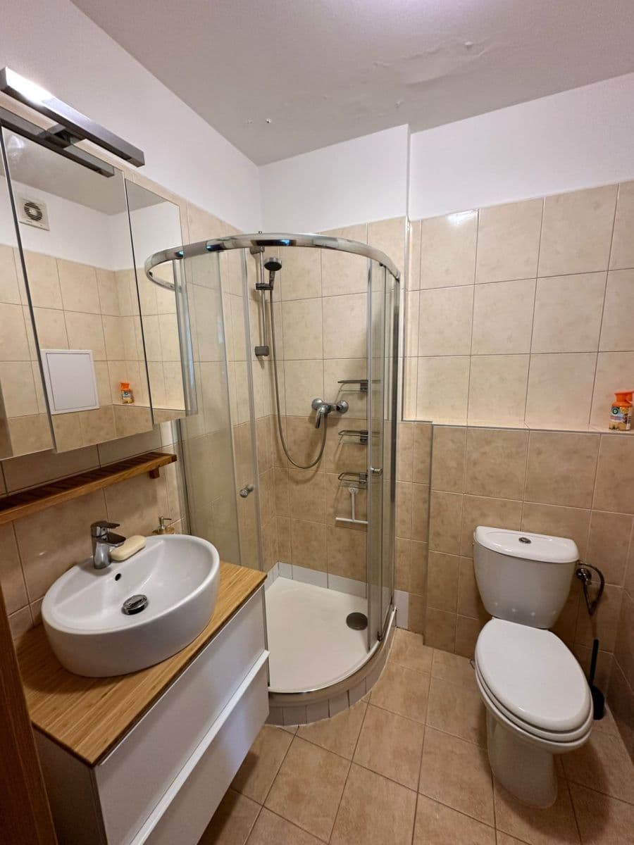 Prenájom bytu 2-izbový 45 m², Hrušovanské náměstí, Praha, Praha Prenájom bytu 2-izbový 45 m², Hrušovanské náměstí, Praha, Praha