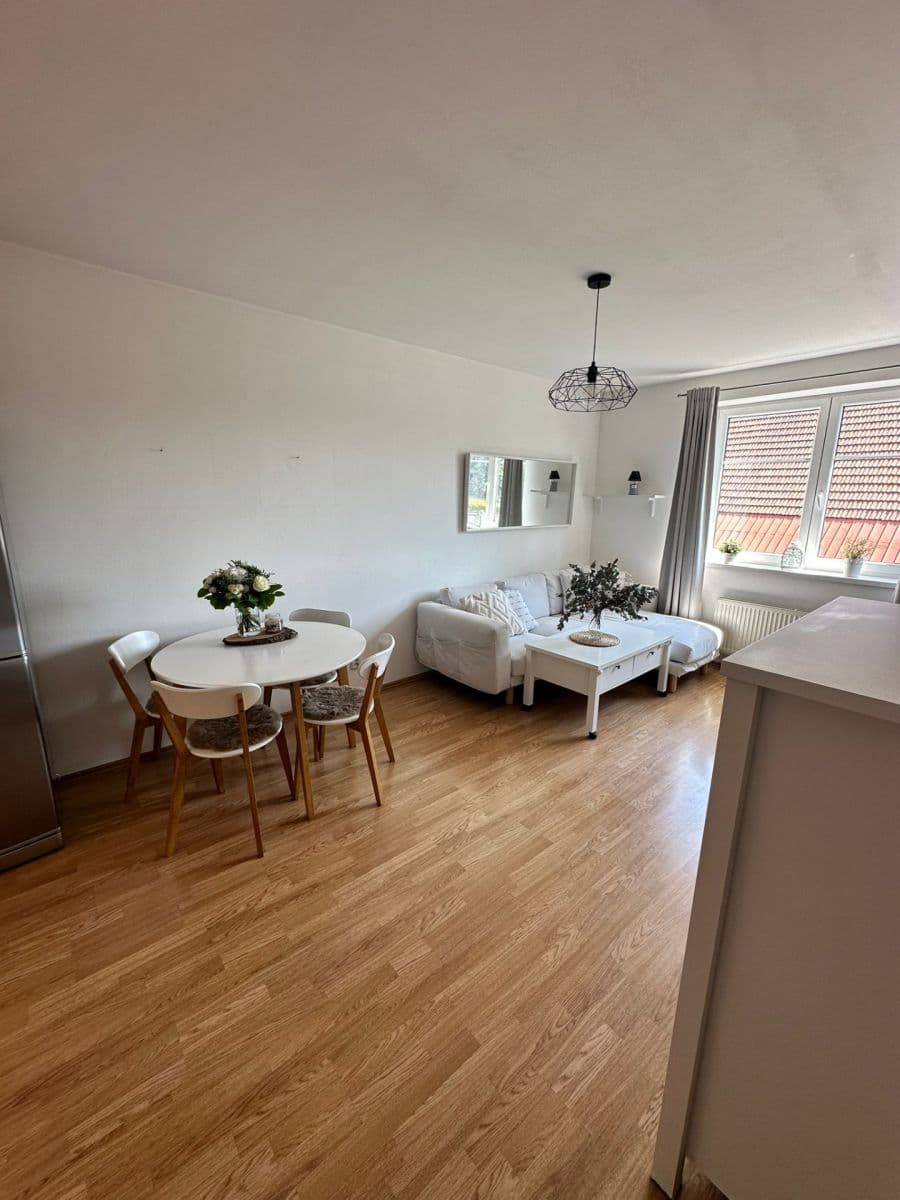 Prenájom bytu 2-izbový 45 m², Hrušovanské náměstí, Praha, Praha Prenájom bytu 2-izbový 45 m², Hrušovanské náměstí, Praha, Praha