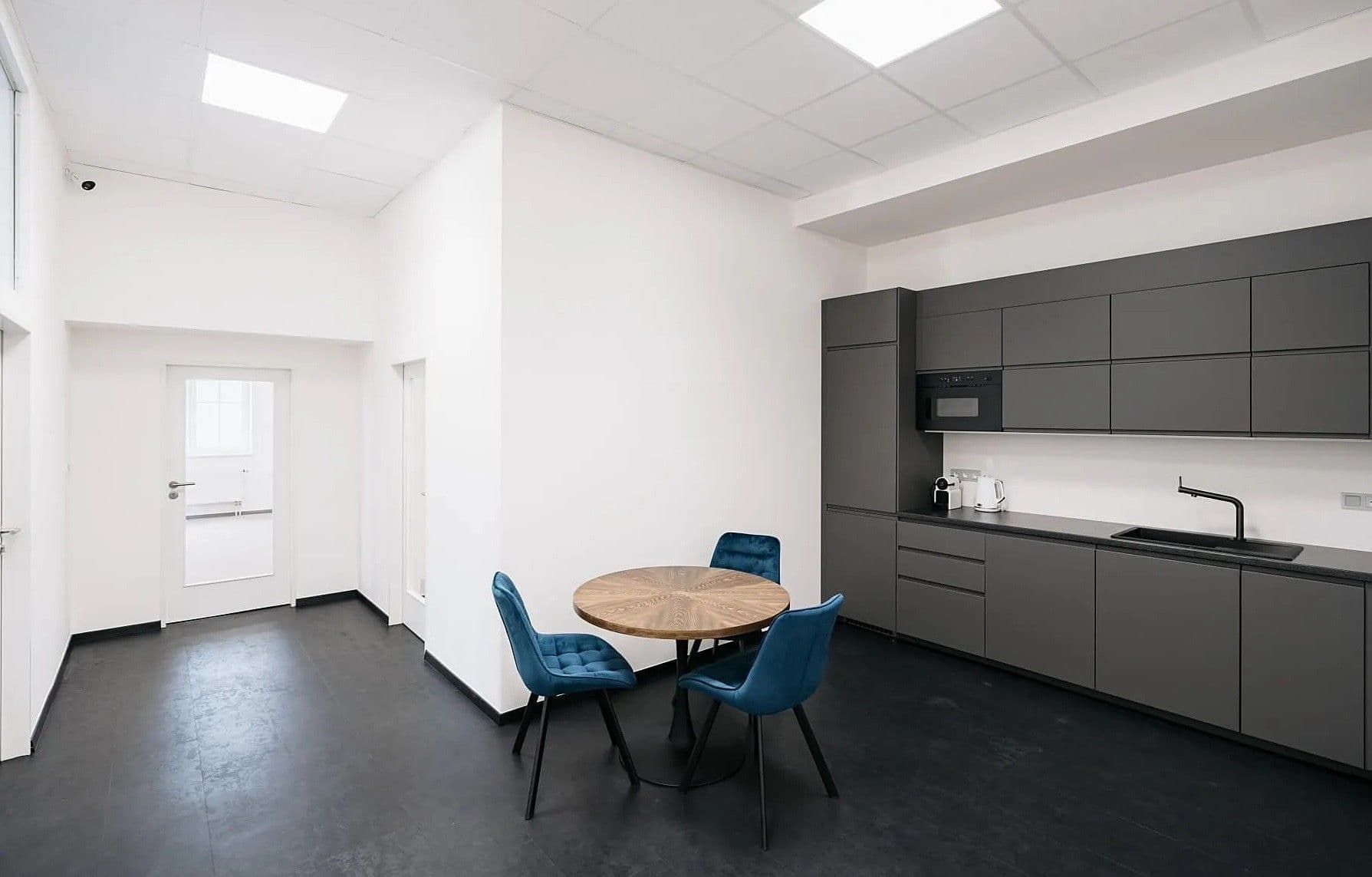 Prenájom kancelárie 15 m², Nádražní, Praha, Praha Prenájom kancelárie 15 m², Nádražní, Praha, Praha