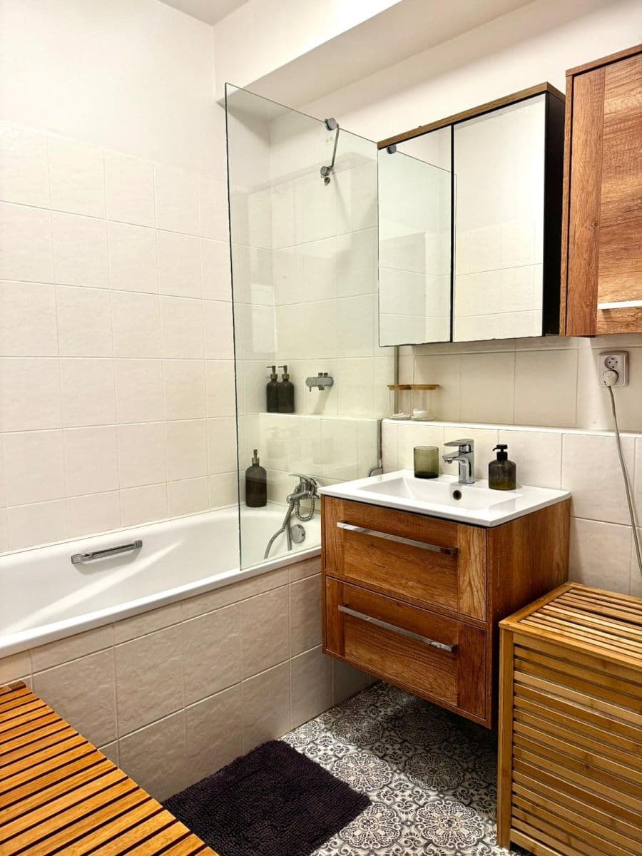 Prenájom bytu 3-izbový 78 m², Budapešťská, Praha, Praha Prenájom bytu 3-izbový 78 m², Budapešťská, Praha, Praha