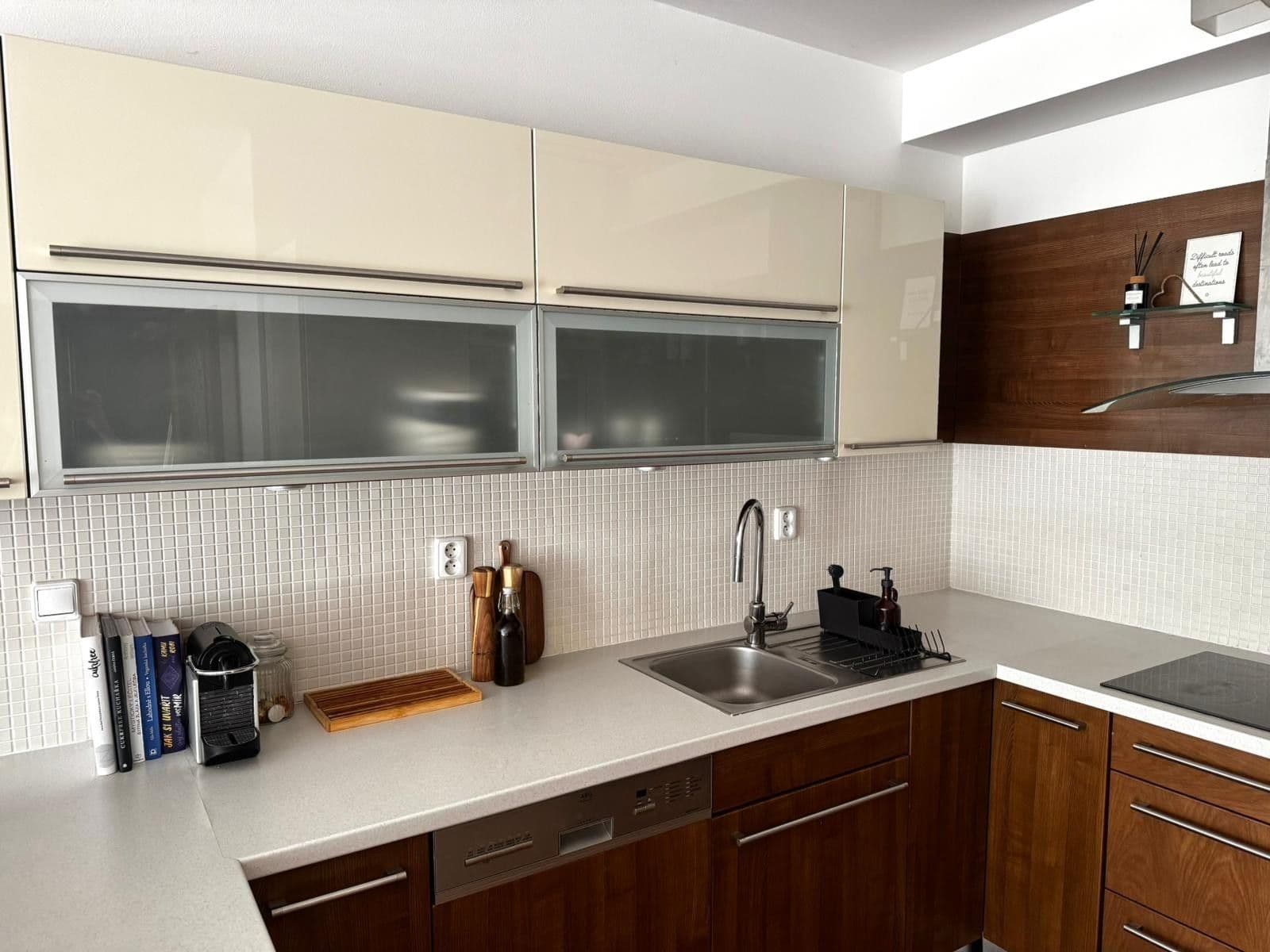 Prenájom bytu 3-izbový 78 m², Budapešťská, Praha, Praha Prenájom bytu 3-izbový 78 m², Budapešťská, Praha, Praha