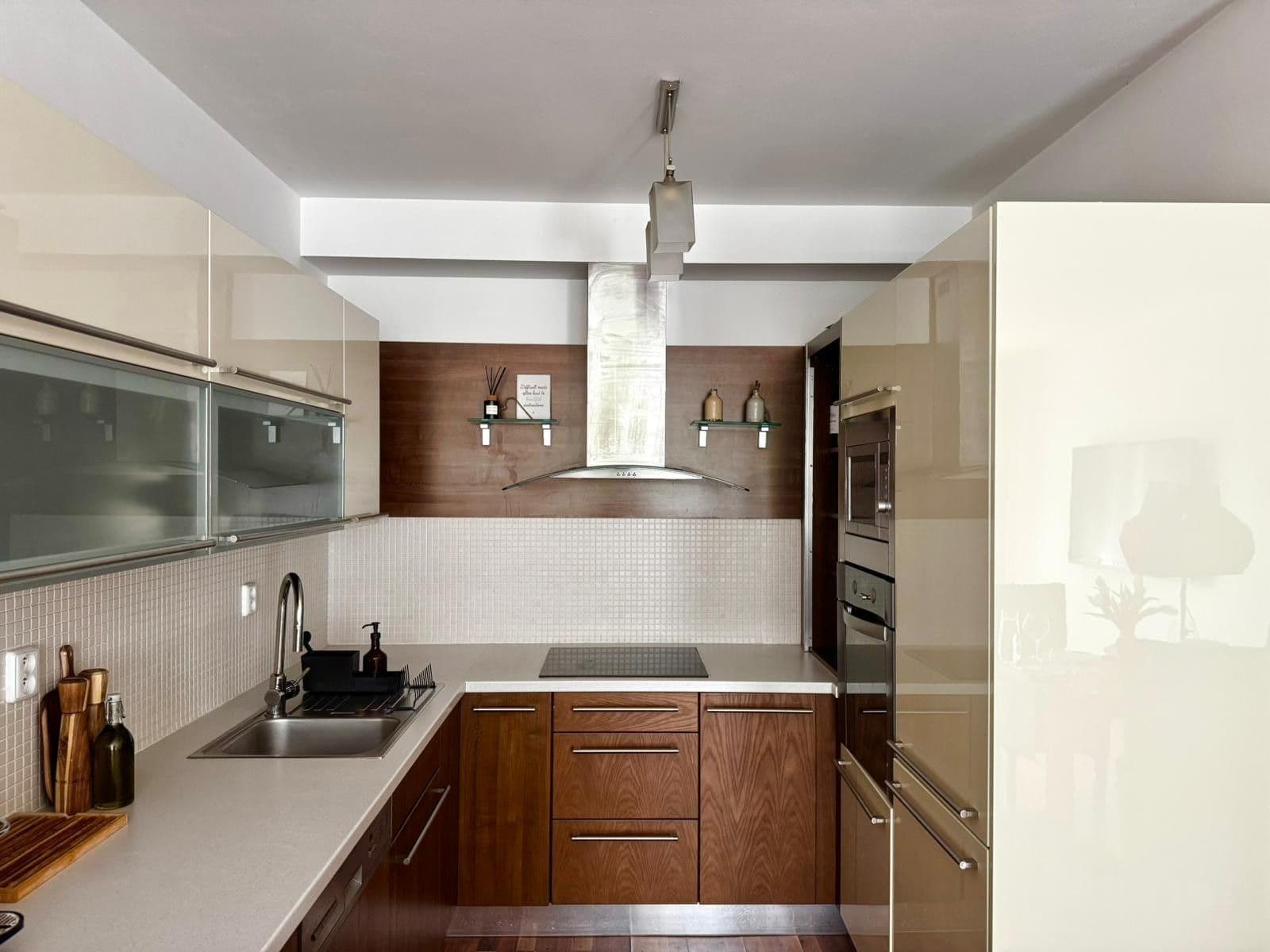 Prenájom bytu 3-izbový 78 m², Budapešťská, Praha, Praha Prenájom bytu 3-izbový 78 m², Budapešťská, Praha, Praha