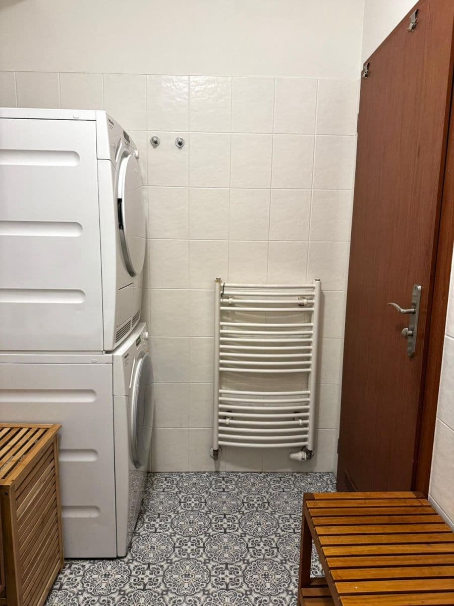 Prenájom bytu 3-izbový 78 m², Budapešťská, Praha, Praha Prenájom bytu 3-izbový 78 m², Budapešťská, Praha, Praha