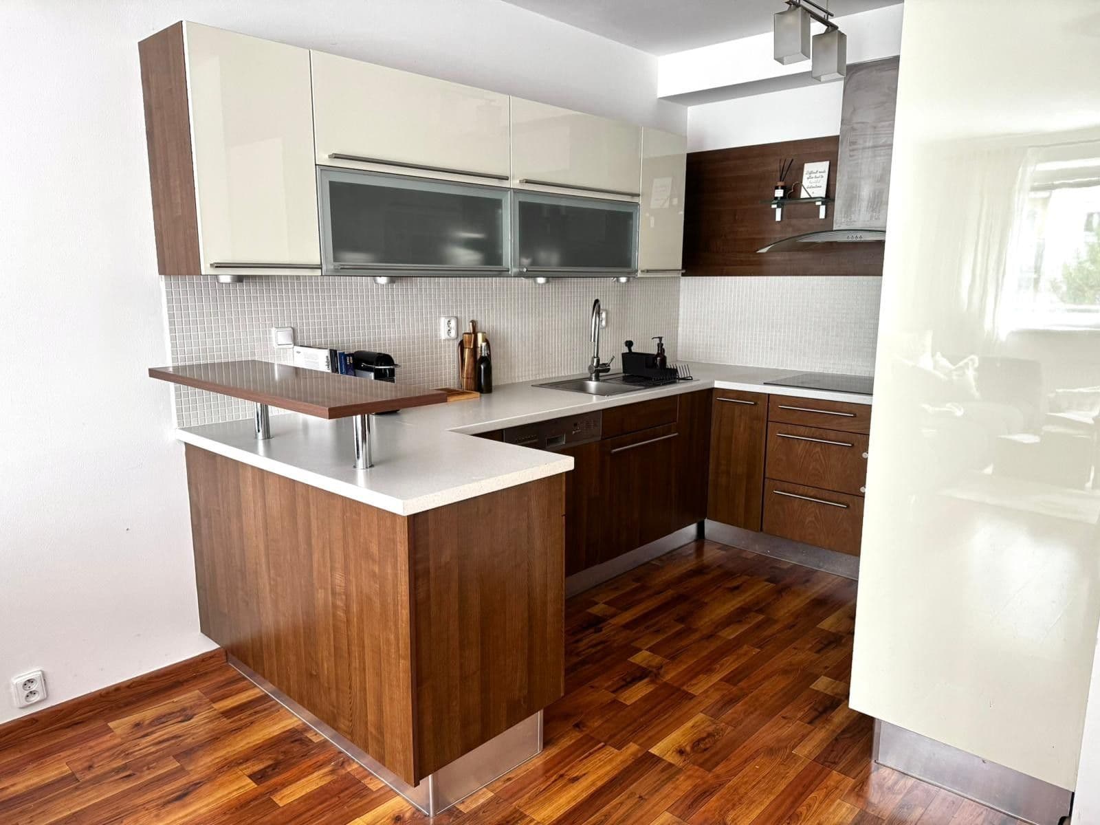 Prenájom bytu 3-izbový 78 m², Budapešťská, Praha, Praha Prenájom bytu 3-izbový 78 m², Budapešťská, Praha, Praha