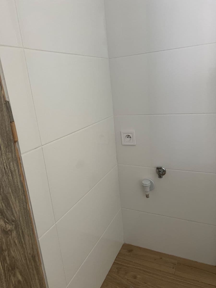 Predaj bytu 2-izbový 50 m², Handlová, Trenčiansky kraj Predaj bytu 2-izbový 50 m², Handlová, Trenčiansky kraj