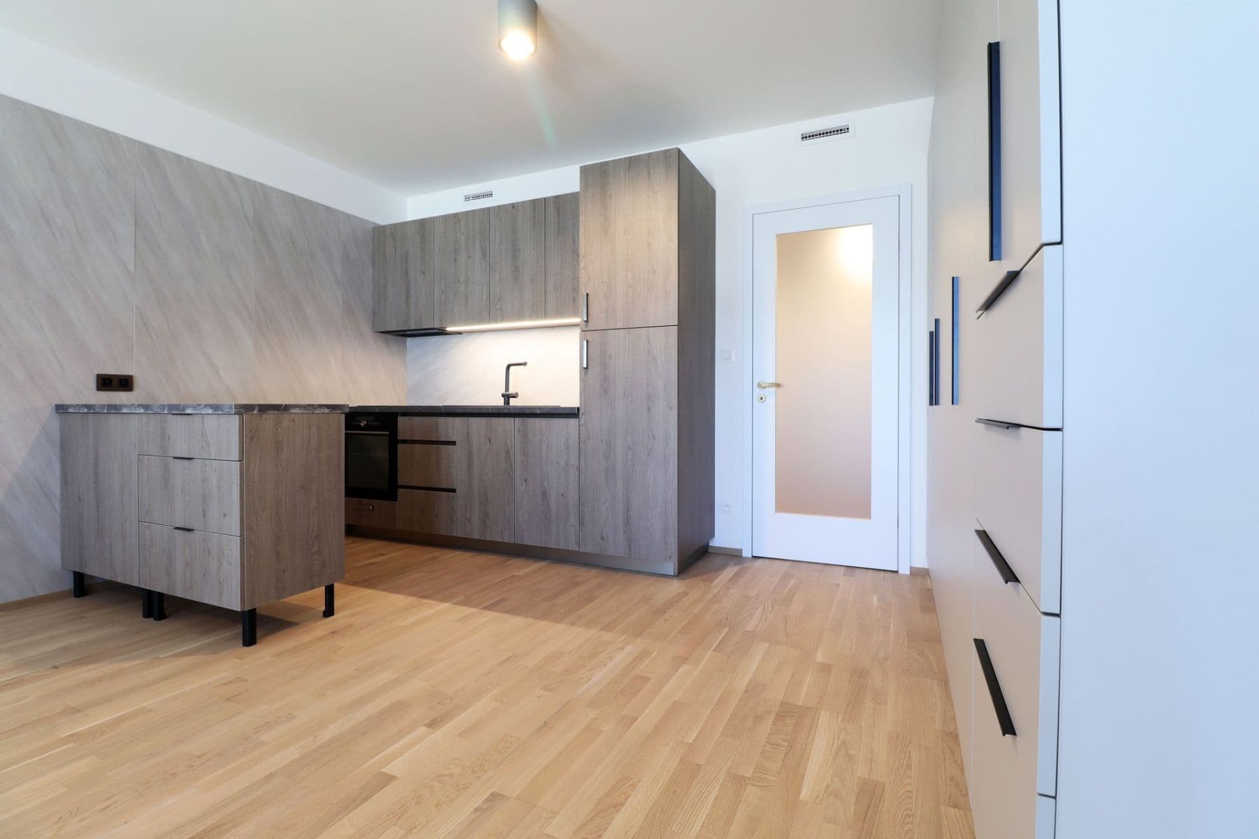 Prenájom bytu 1-izbový 36 m², Toyen, Praha, Praha Prenájom bytu 1-izbový 36 m², Toyen, Praha, Praha