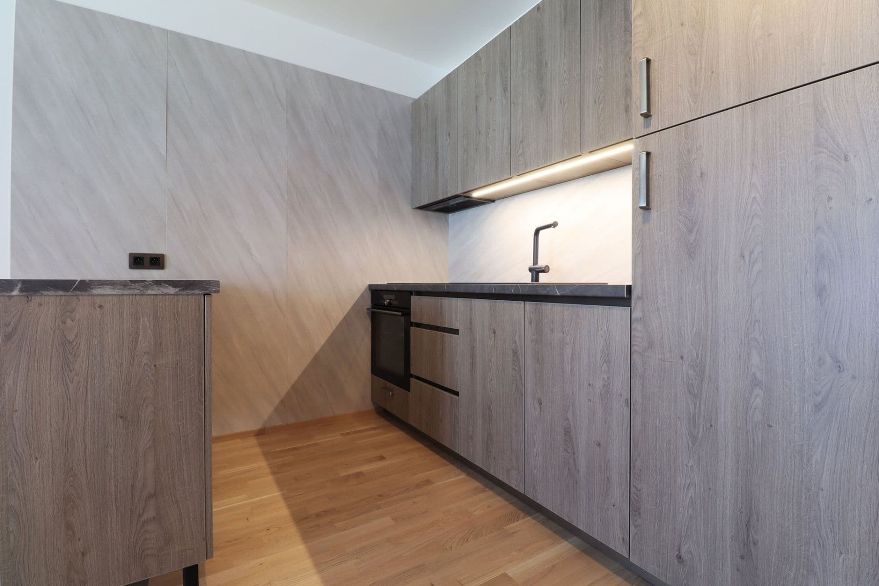 Prenájom bytu 1-izbový 36 m², Toyen, Praha, Praha Prenájom bytu 1-izbový 36 m², Toyen, Praha, Praha