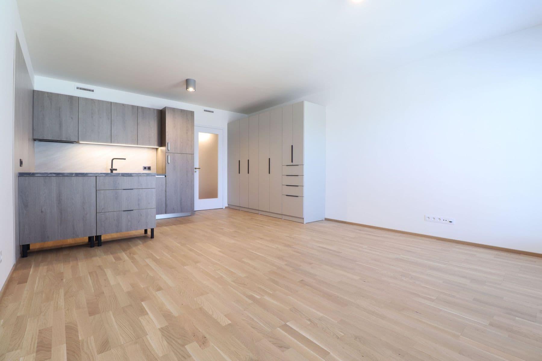 Prenájom bytu 1-izbový 36 m², Toyen, Praha, Praha Prenájom bytu 1-izbový 36 m², Toyen, Praha, Praha