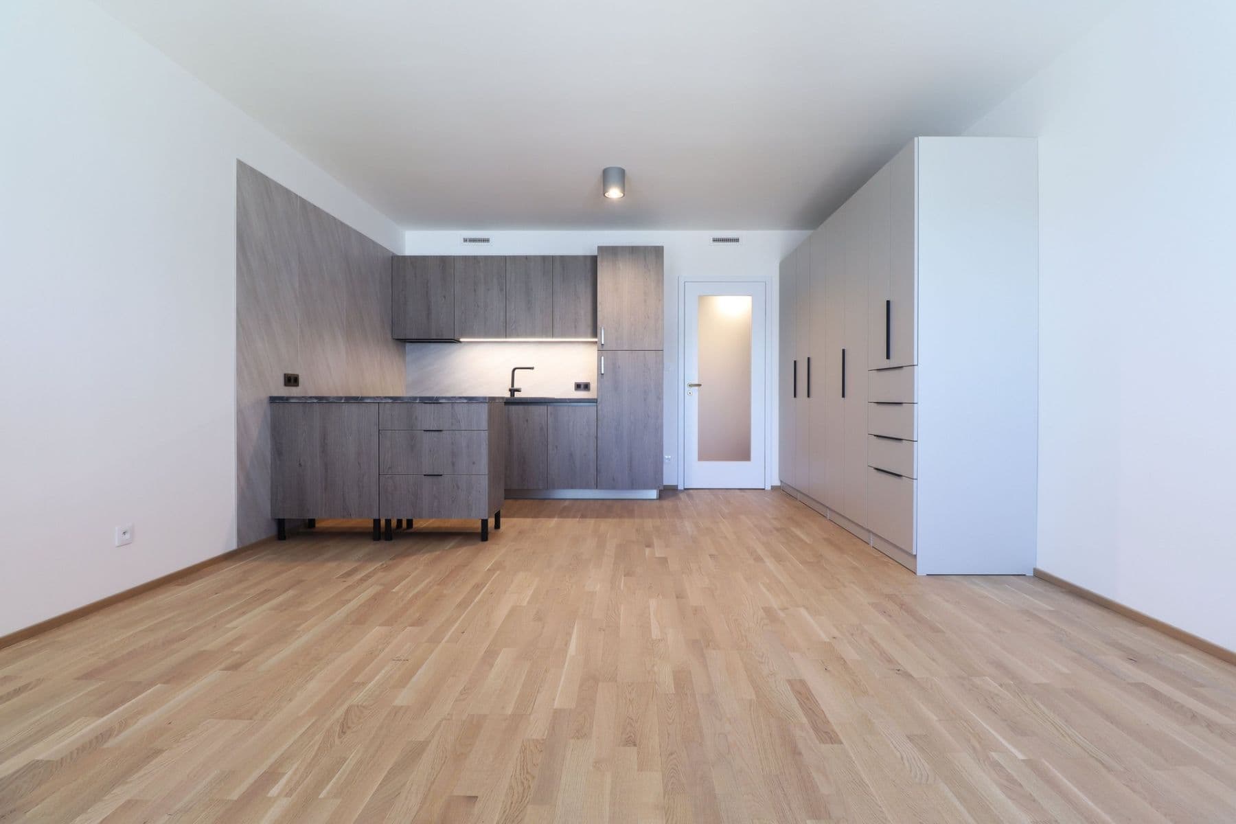 Prenájom bytu 1-izbový 36 m², Toyen, Praha, Praha Prenájom bytu 1-izbový 36 m², Toyen, Praha, Praha