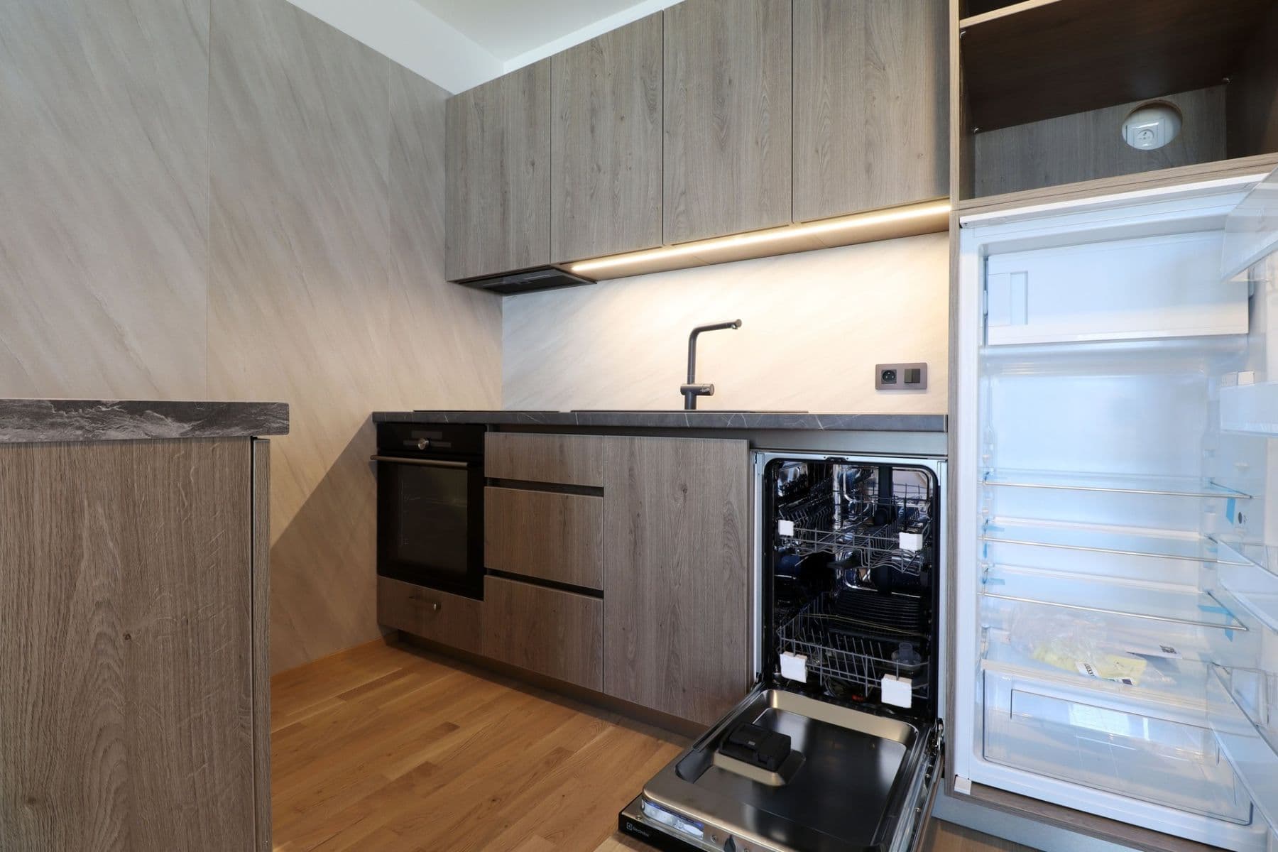 Prenájom bytu 1-izbový 36 m², Toyen, Praha, Praha Prenájom bytu 1-izbový 36 m², Toyen, Praha, Praha