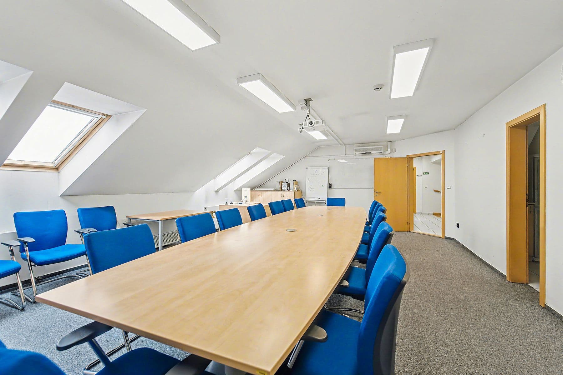 Predaj kancelárie 2.004 m², Čermákova, Kladno, Středočeský kraj Predaj kancelárie 2.004 m², Čermákova, Kladno, Středočeský kraj