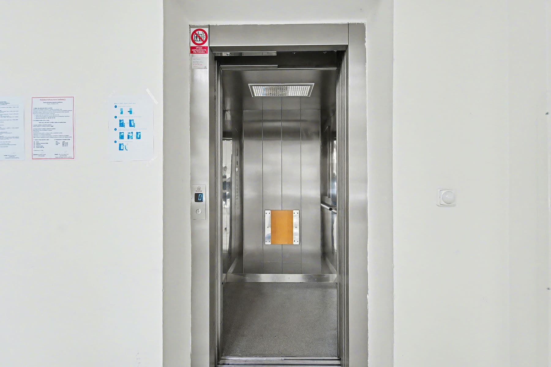 Predaj kancelárie 2.004 m², Čermákova, Kladno, Středočeský kraj Predaj kancelárie 2.004 m², Čermákova, Kladno, Středočeský kraj