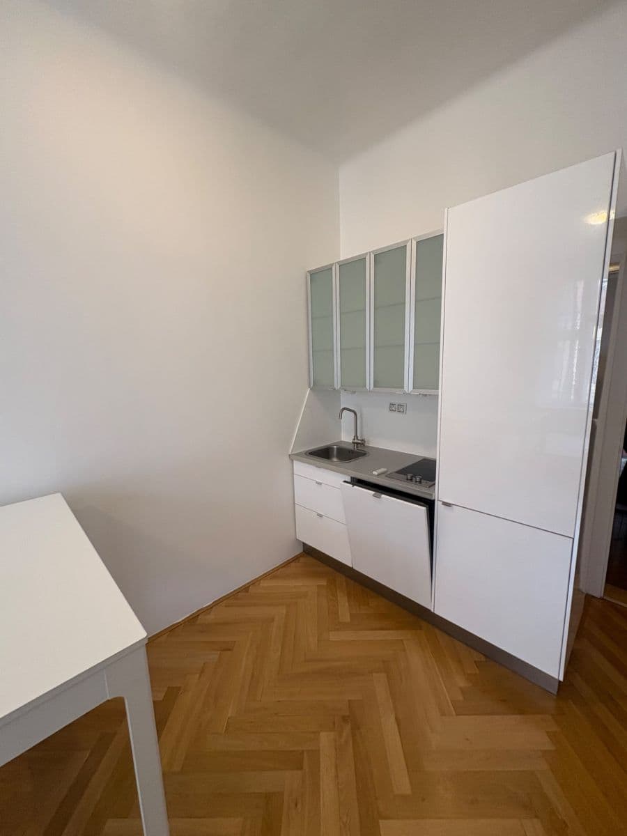 Prenájom bytu 2-izbový 47 m², Elišky Krásnohorské, Praha, Praha Prenájom bytu 2-izbový 47 m², Elišky Krásnohorské, Praha, Praha