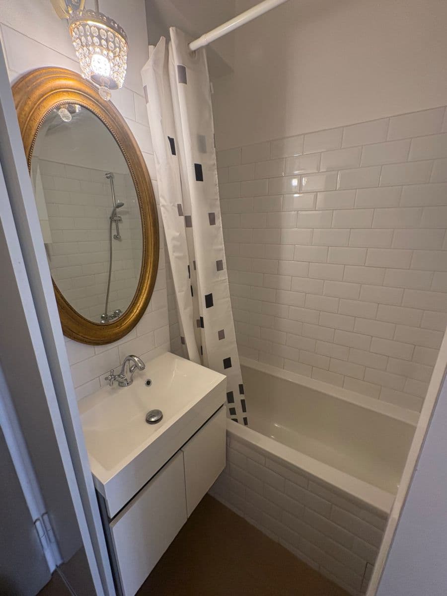 Prenájom bytu 2-izbový 47 m², Elišky Krásnohorské, Praha, Praha Prenájom bytu 2-izbový 47 m², Elišky Krásnohorské, Praha, Praha