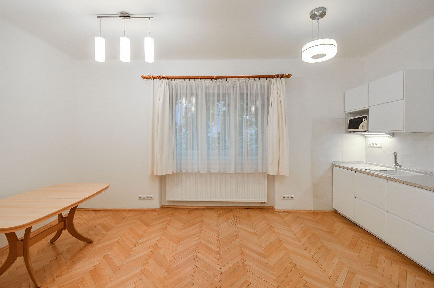 Prenájom bytu 2-izbový 55 m², Na Jezerce, Praha, Praha Prenájom bytu 2-izbový 55 m², Na Jezerce, Praha, Praha