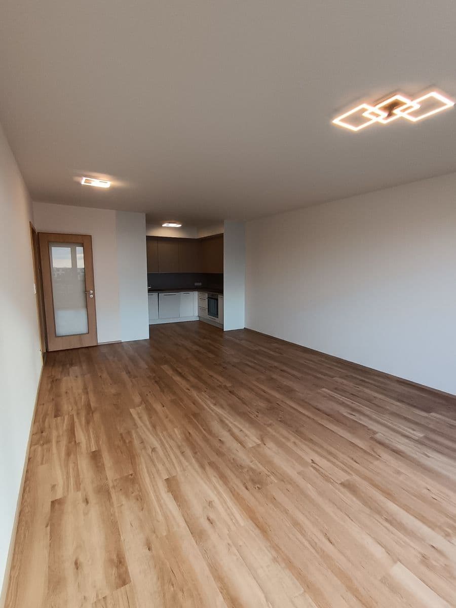 Prenájom bytu 3-izbový 96 m², Kardausova, Praha, Praha Prenájom bytu 3-izbový 96 m², Kardausova, Praha, Praha