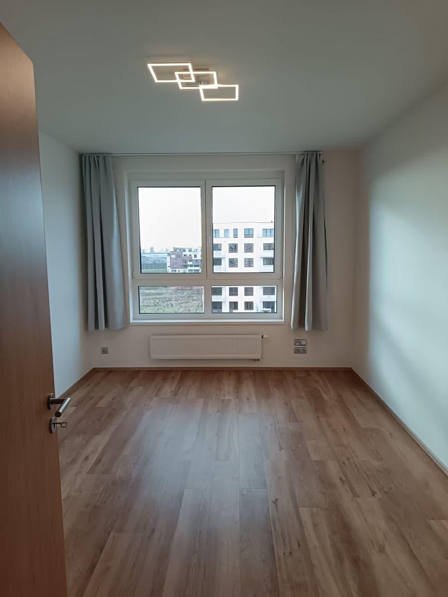Prenájom bytu 3-izbový 96 m², Kardausova, Praha, Praha Prenájom bytu 3-izbový 96 m², Kardausova, Praha, Praha