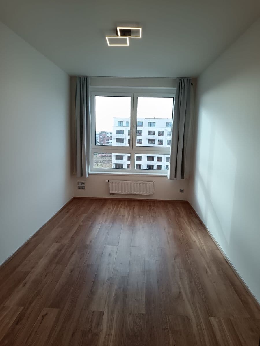 Prenájom bytu 3-izbový 96 m², Kardausova, Praha, Praha Prenájom bytu 3-izbový 96 m², Kardausova, Praha, Praha