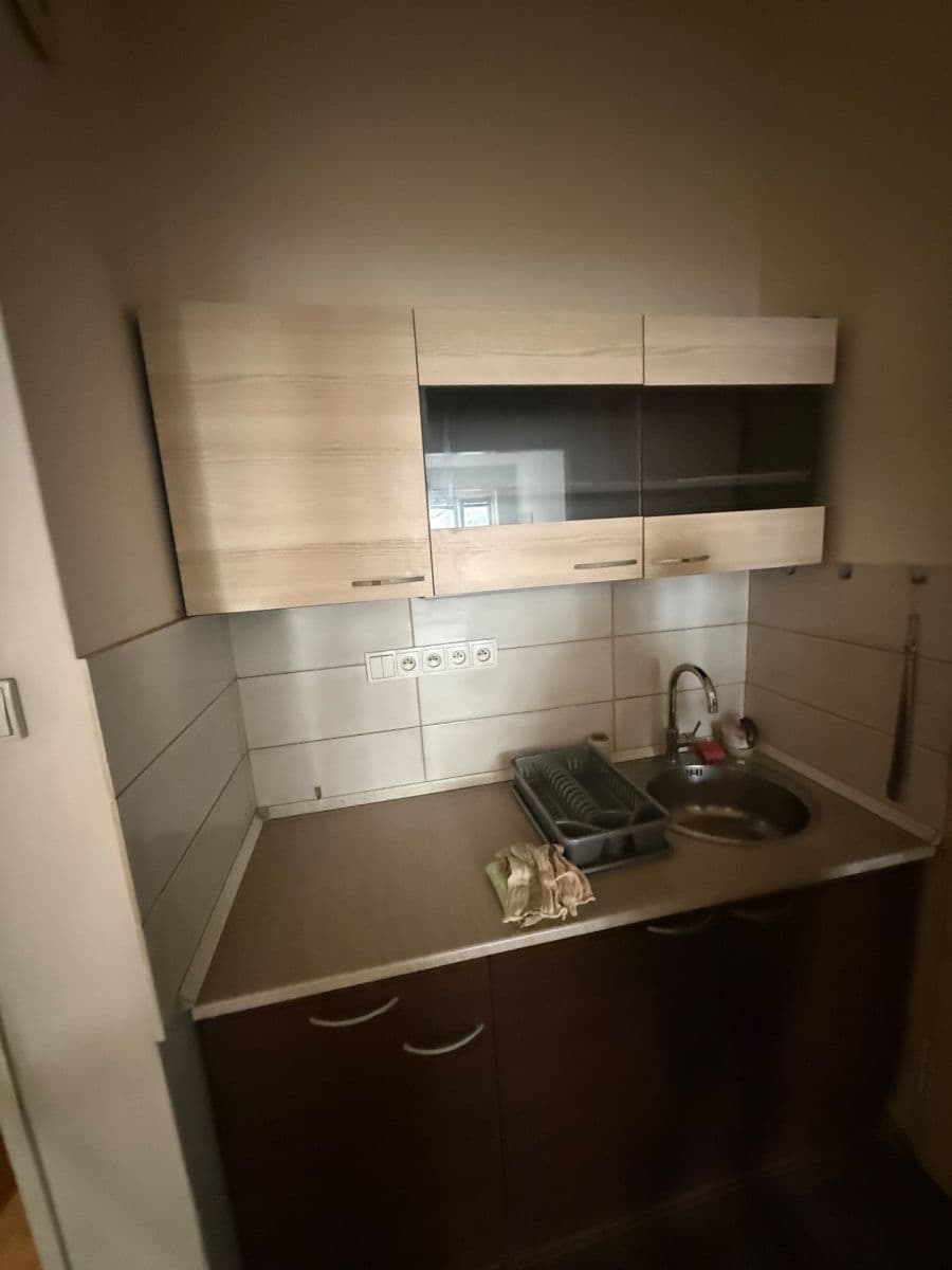 Prenájom bytu 2-izbový 51 m², Komunardů, Praha, Praha Prenájom bytu 2-izbový 51 m², Komunardů, Praha, Praha
