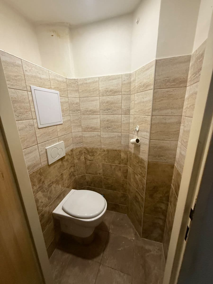 Prenájom bytu 2-izbový 51 m², Komunardů, Praha, Praha Prenájom bytu 2-izbový 51 m², Komunardů, Praha, Praha