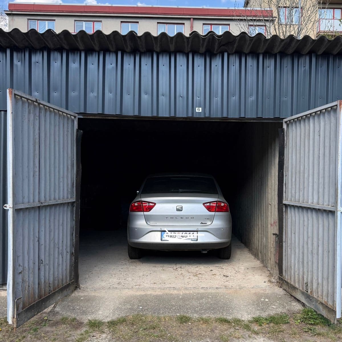 Prenájom garáže 16 m², Praha, Praha Prenájom garáže 16 m², Praha, Praha