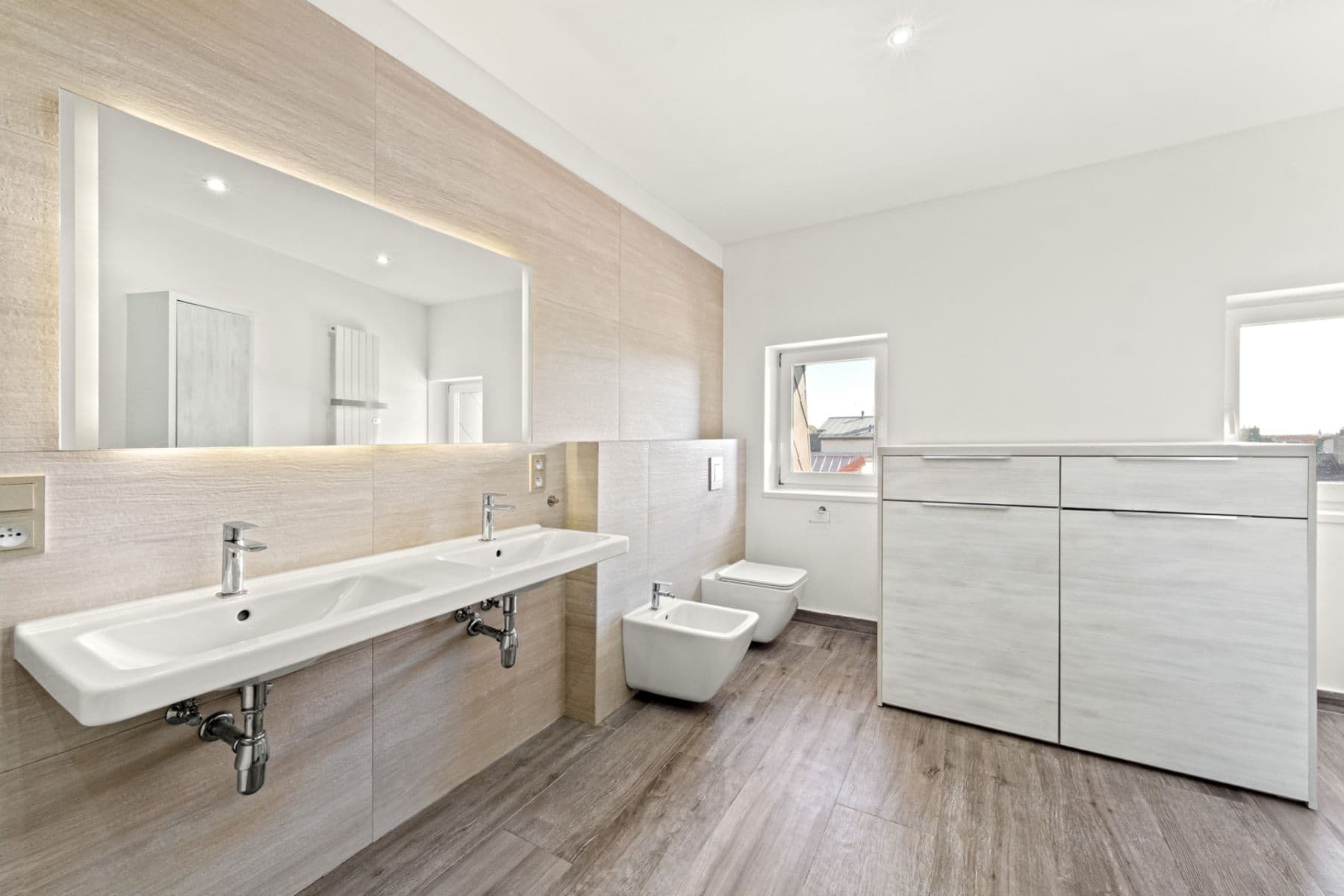 Prenájom bytu 3-izbový 144 m², Osvoboz. pol. vězňů, Kladno, Středočeský kraj Prenájom bytu 3-izbový 144 m², Osvoboz. pol. vězňů, Kladno, Středočeský kraj