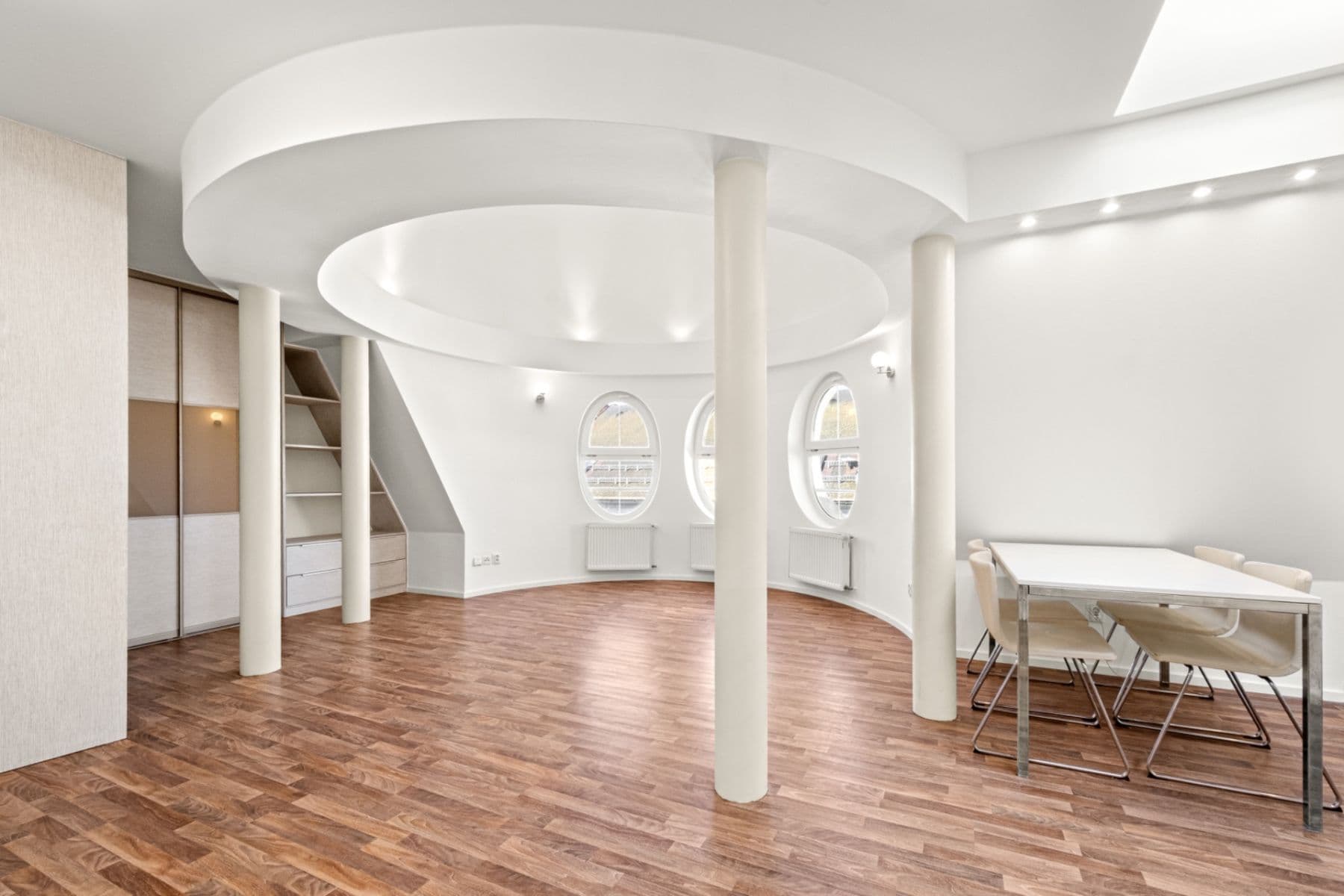 Prenájom bytu 3-izbový 144 m², Osvoboz. pol. vězňů, Kladno, Středočeský kraj Prenájom bytu 3-izbový 144 m², Osvoboz. pol. vězňů, Kladno, Středočeský kraj