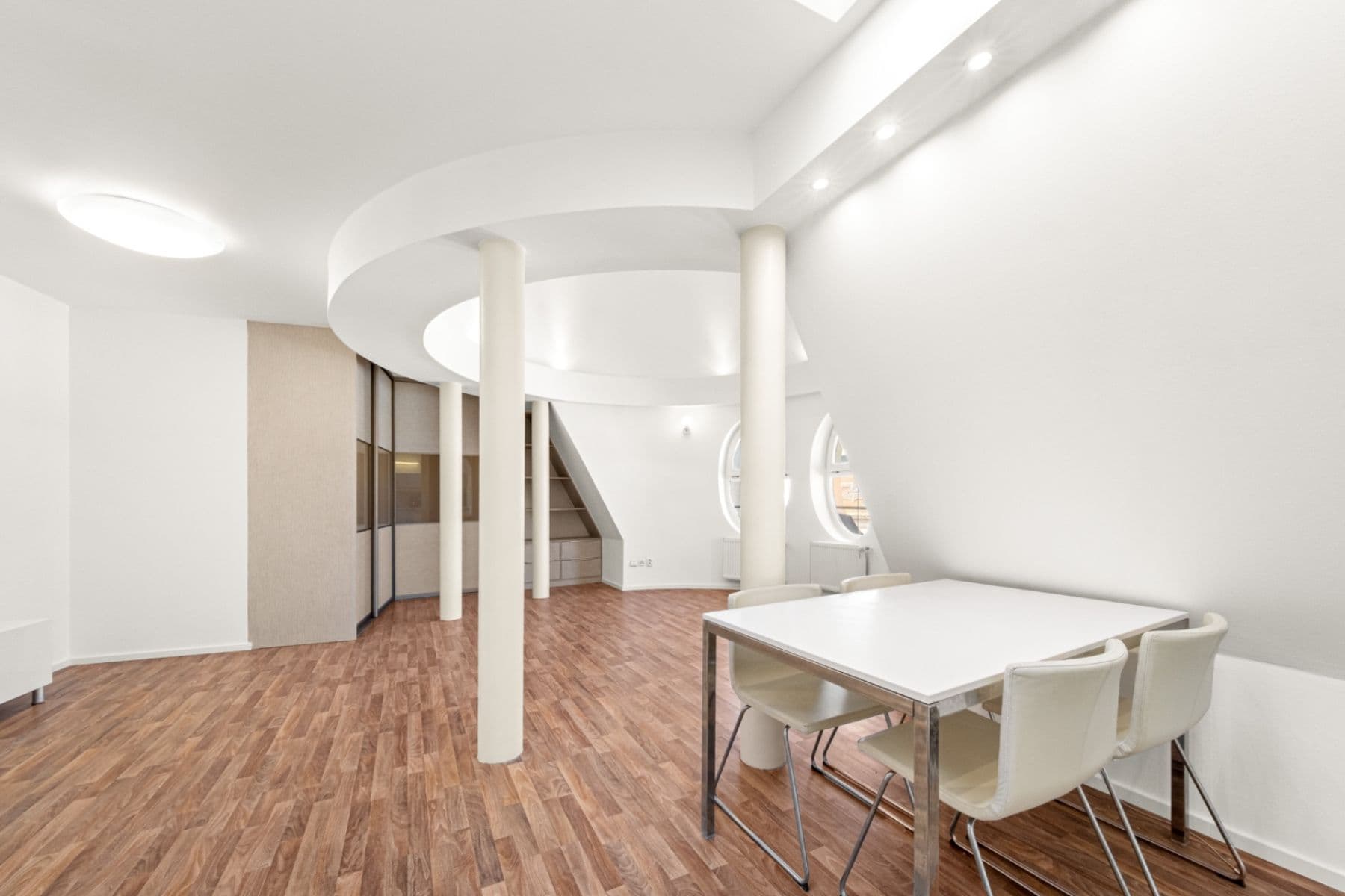 Prenájom bytu 3-izbový 144 m², Osvoboz. pol. vězňů, Kladno, Středočeský kraj Prenájom bytu 3-izbový 144 m², Osvoboz. pol. vězňů, Kladno, Středočeský kraj