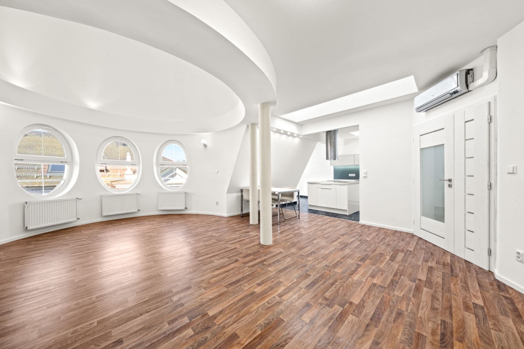 Prenájom bytu 3-izbový 144 m², Osvoboz. pol. vězňů, Kladno, Středočeský kraj Prenájom bytu 3-izbový 144 m², Osvoboz. pol. vězňů, Kladno, Středočeský kraj