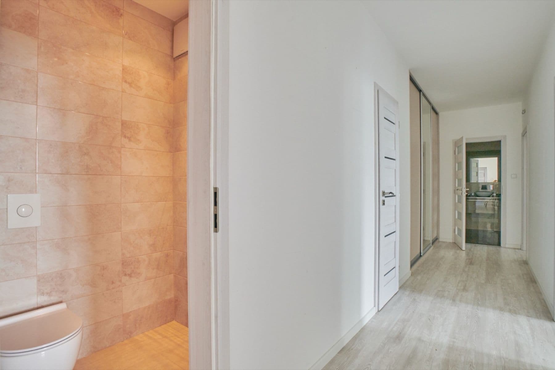 Prenájom bytu 3-izbový 95 m², Hyacintová, Praha, Praha Prenájom bytu 3-izbový 95 m², Hyacintová, Praha, Praha