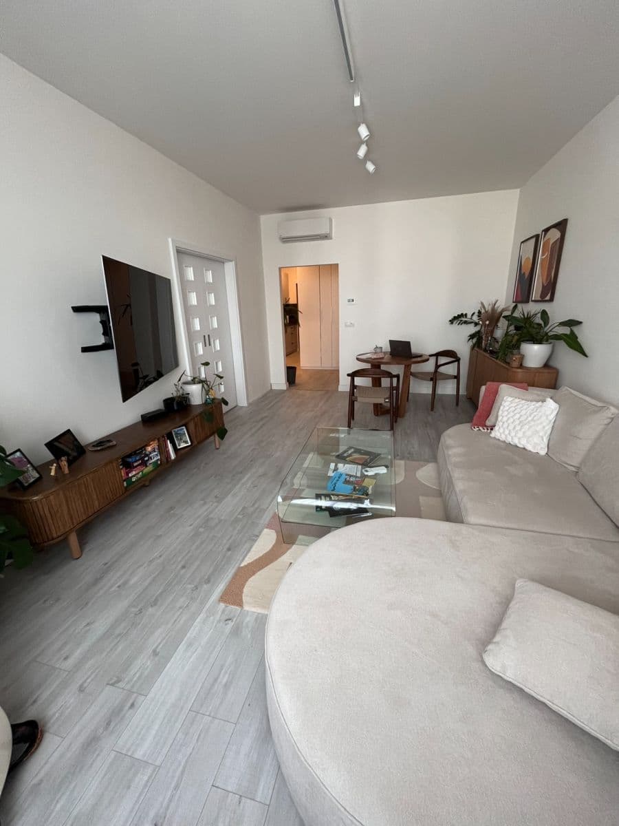 Prenájom bytu 2-izbový 60 m², Dělnická, Praha, Praha Prenájom bytu 2-izbový 60 m², Dělnická, Praha, Praha