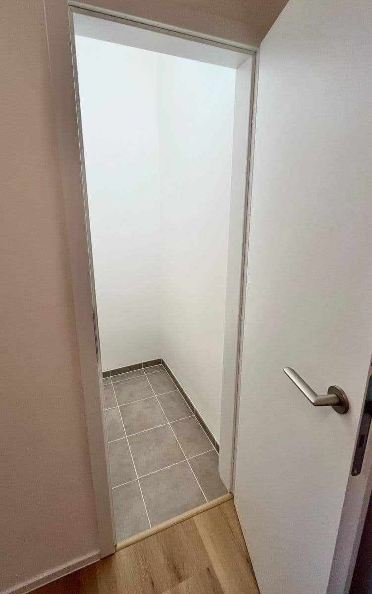 Prenájom bytu 1-izbový 32 m², Černokostelecká, Praha, Praha Prenájom bytu 1-izbový 32 m², Černokostelecká, Praha, Praha