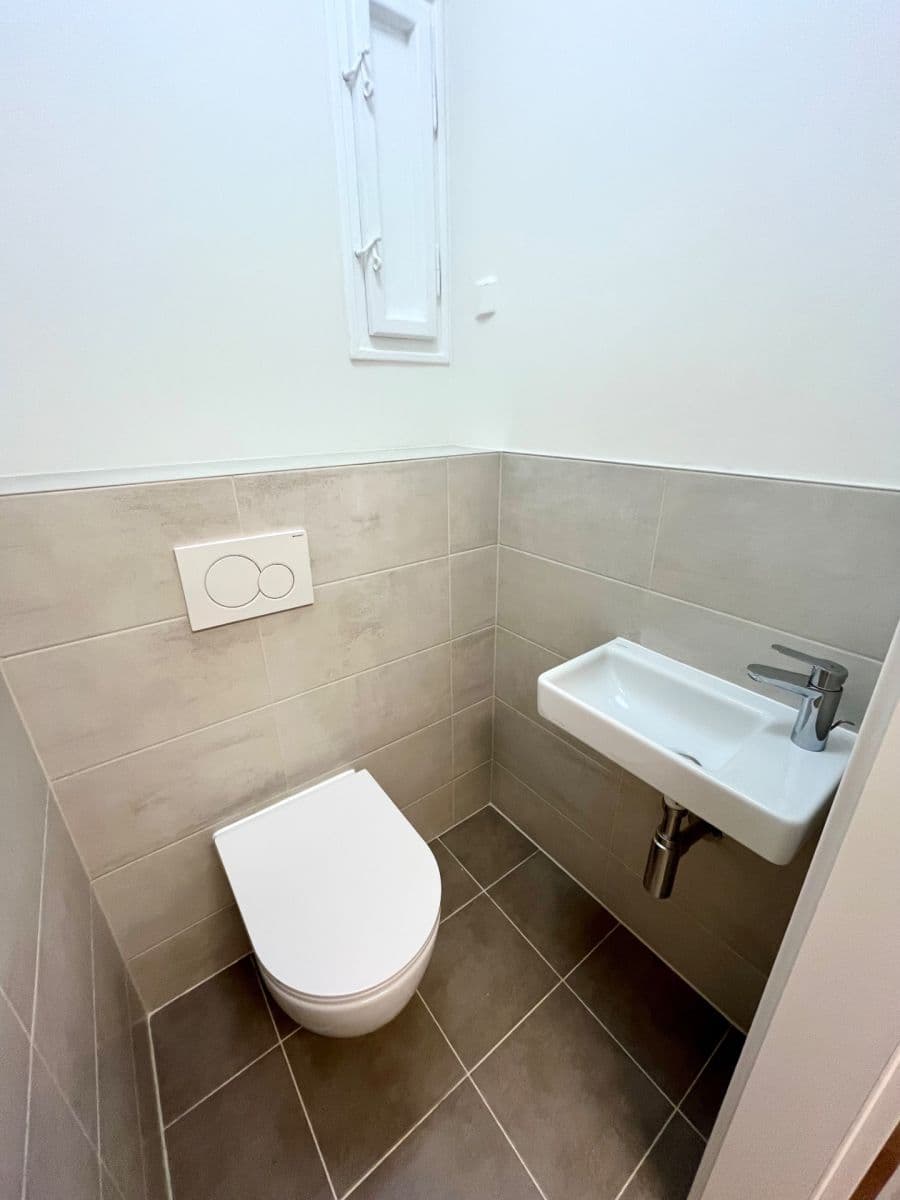 Prenájom bytu 1-izbový 32 m², Černokostelecká, Praha, Praha Prenájom bytu 1-izbový 32 m², Černokostelecká, Praha, Praha