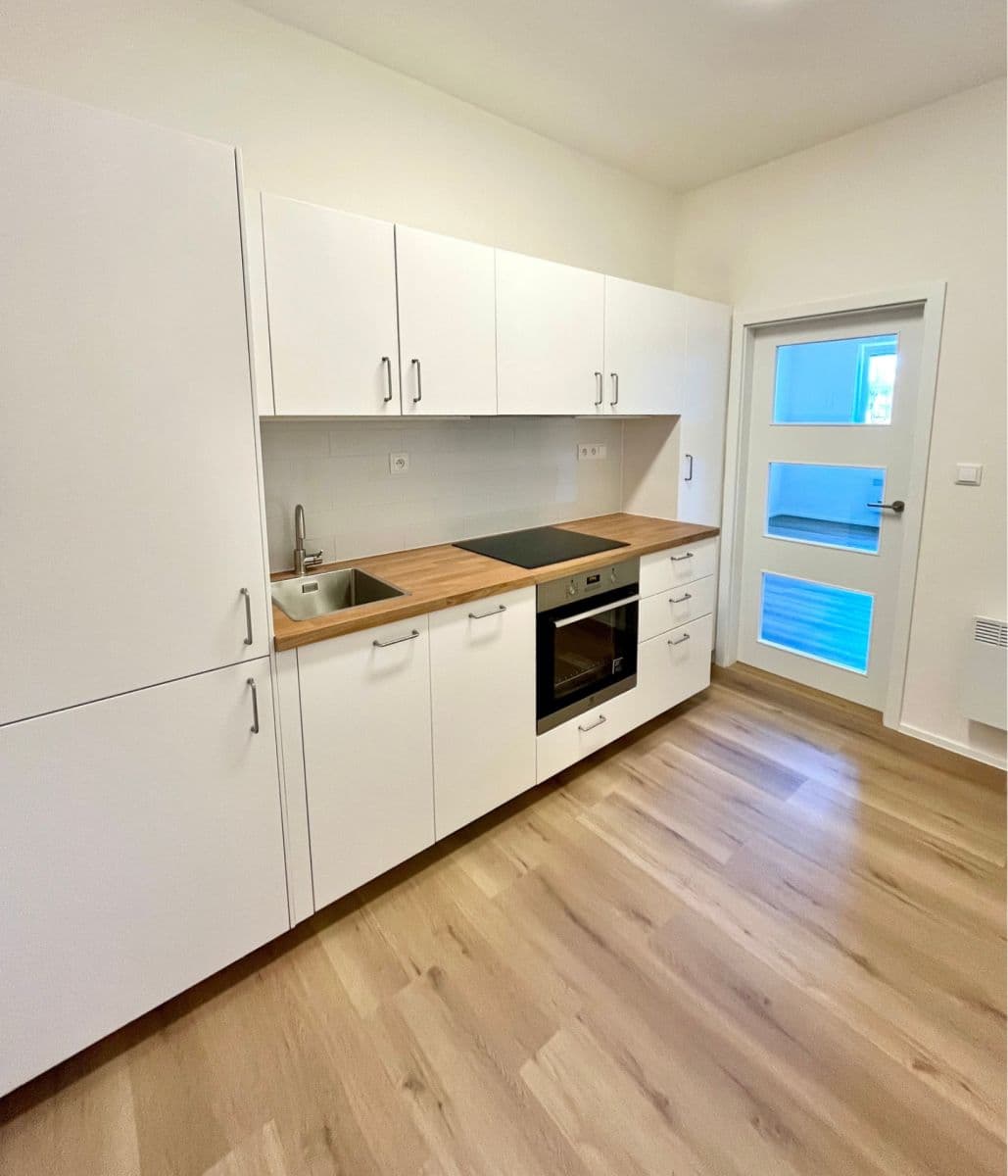 Prenájom bytu 1-izbový 32 m², Černokostelecká, Praha, Praha Prenájom bytu 1-izbový 32 m², Černokostelecká, Praha, Praha