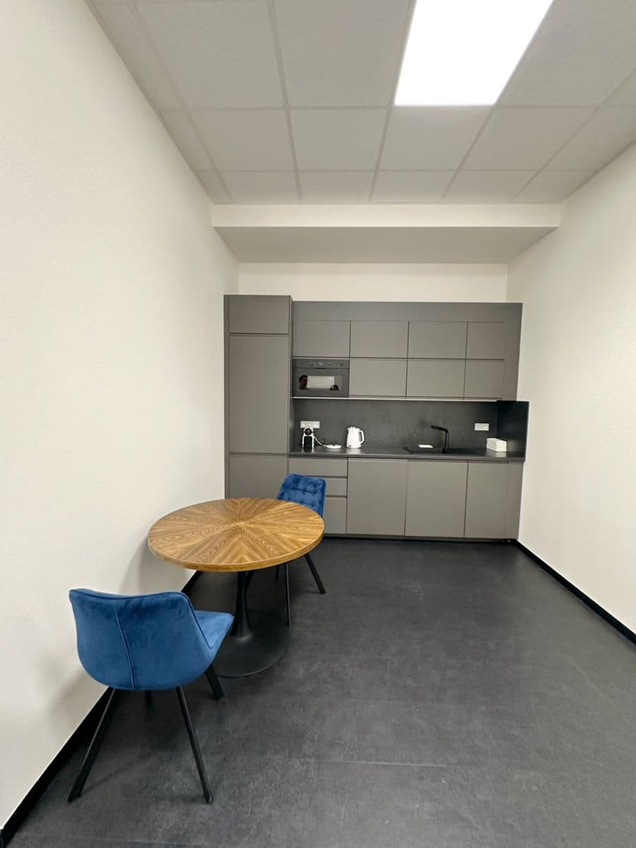 Prenájom kancelárie 35 m², Strakonická, Praha, Praha Prenájom kancelárie 35 m², Strakonická, Praha, Praha