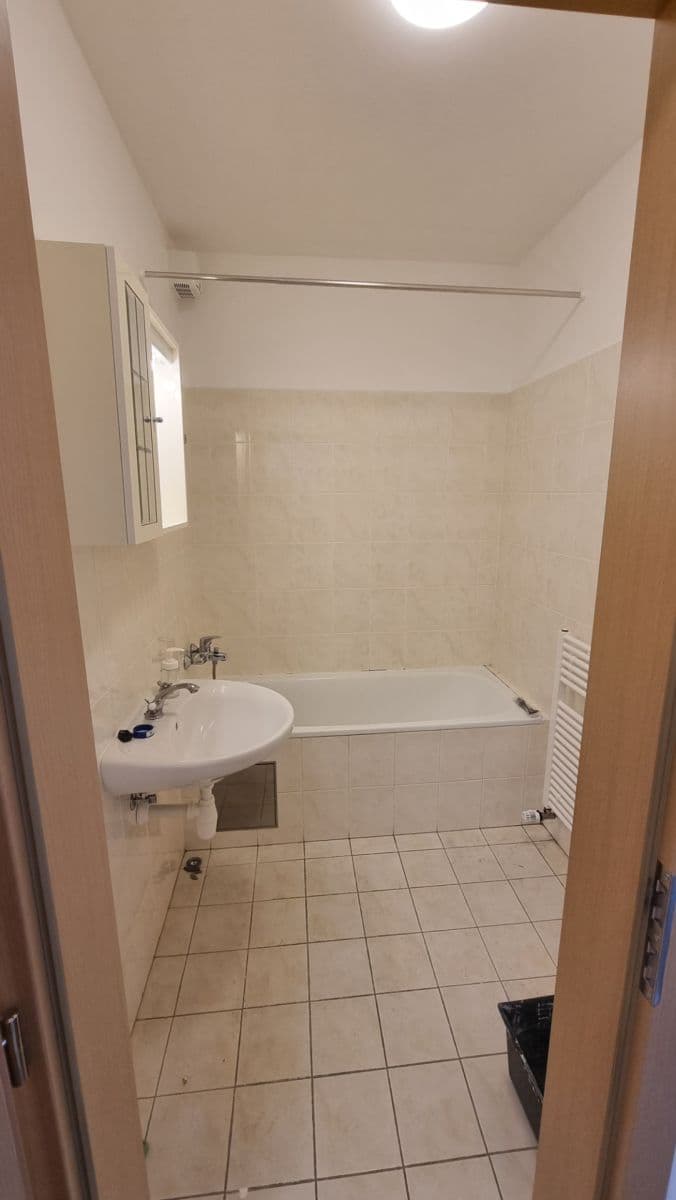 Prenájom bytu 2-izbový 72 m², Padovská, Praha, Praha Prenájom bytu 2-izbový 72 m², Padovská, Praha, Praha