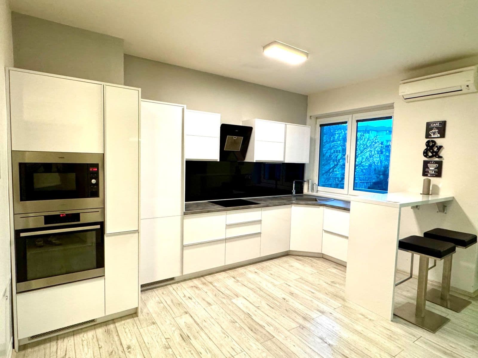 Prenájom bytu 3-izbový 71 m², Nové Mesto, Bratislavský kraj Prenájom bytu 3-izbový 71 m², Nové Mesto, Bratislavský kraj