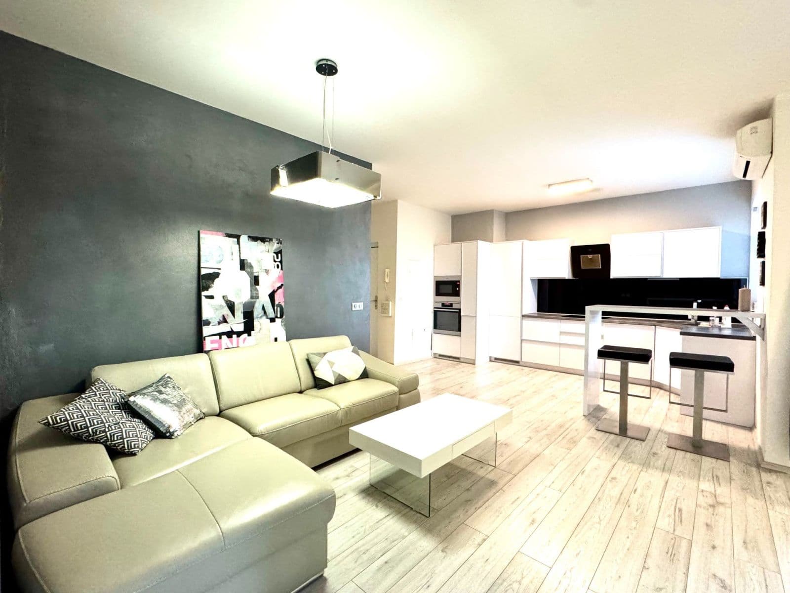 Prenájom bytu 3-izbový 71 m², Nové Mesto, Bratislavský kraj Prenájom bytu 3-izbový 71 m², Nové Mesto, Bratislavský kraj