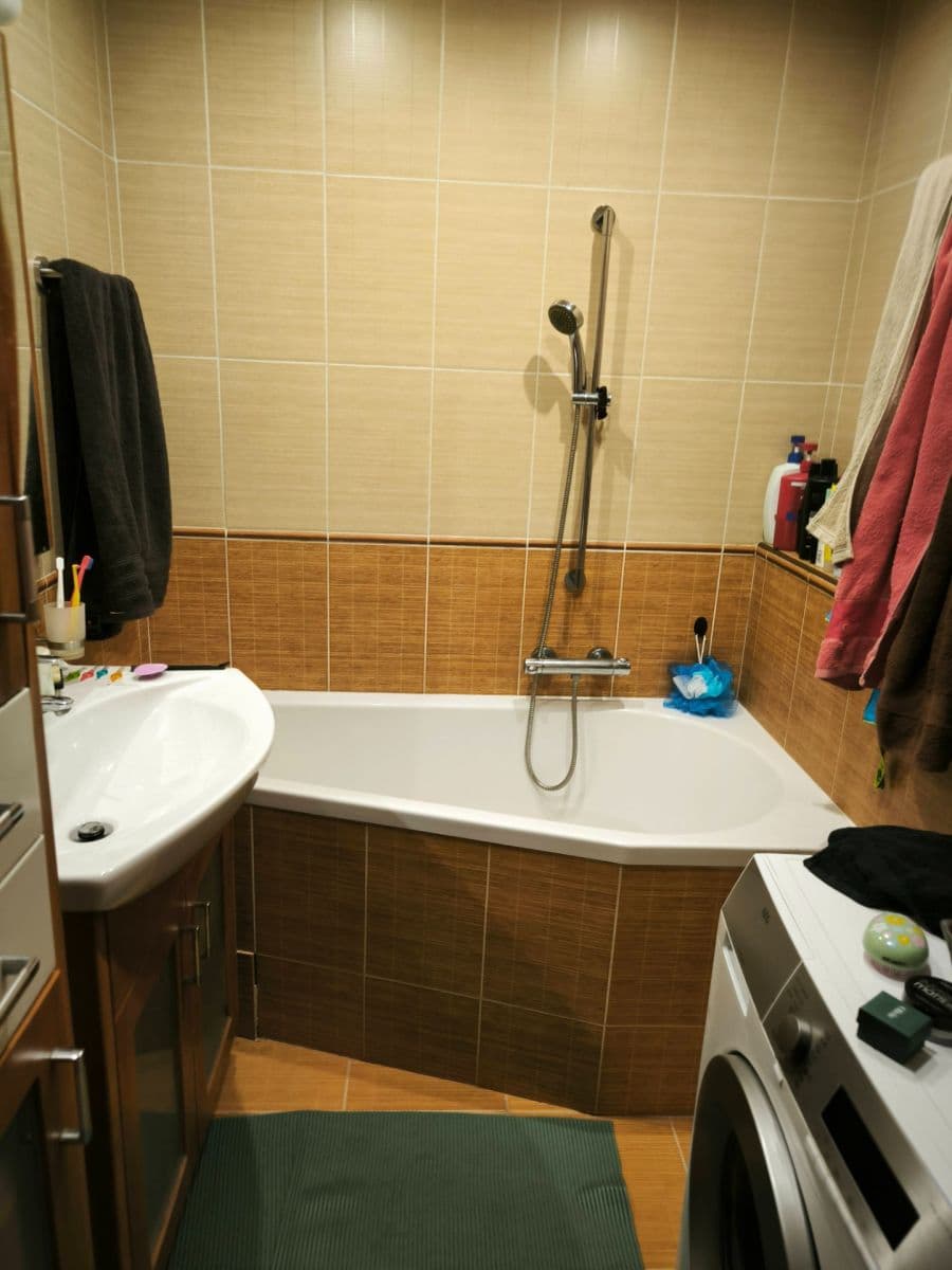 Prenájom bytu 4-izbový 100 m², Navigátorů, Praha, Praha Prenájom bytu 4-izbový 100 m², Navigátorů, Praha, Praha